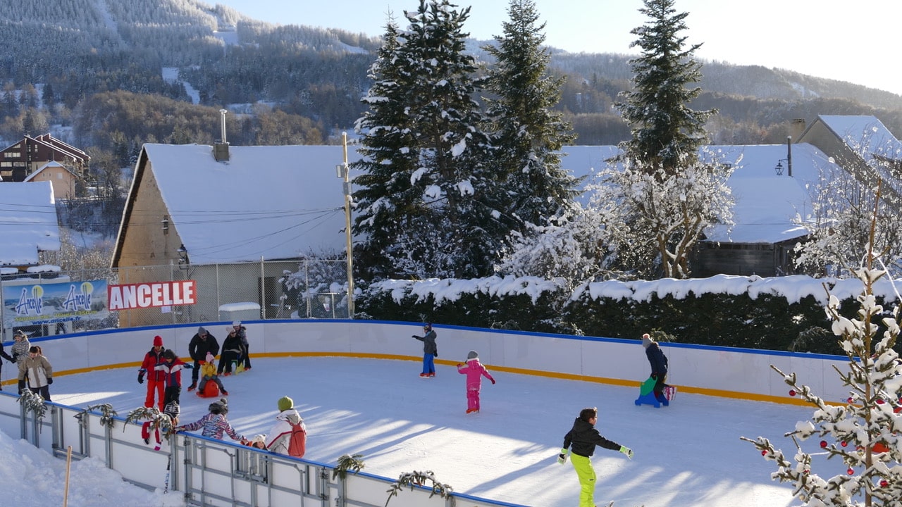 Patinoire Ancelle Ancelle Mairie Champsaur Valgaudemar Hautes Alpes Ancelle Station